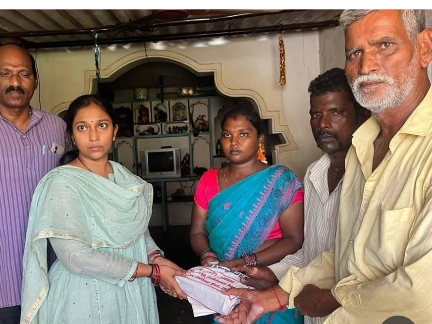 మృతురాలి కుటుంబానికి రూ.5 లక్షల సహాయం