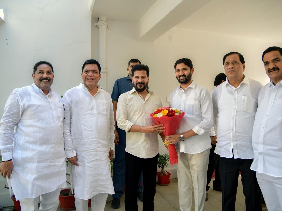 ముఖ్యమంత్రి రేవంత్ రెడ్డిని కలిసిన వ్యాపారవేత్త