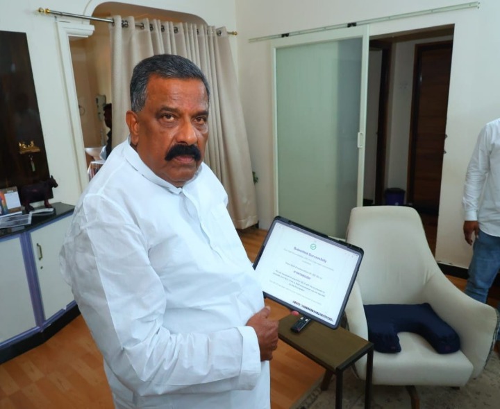 ‘కుటుంబ వివరాలను ఖచ్చితంగా నమోదు చేయాలి’