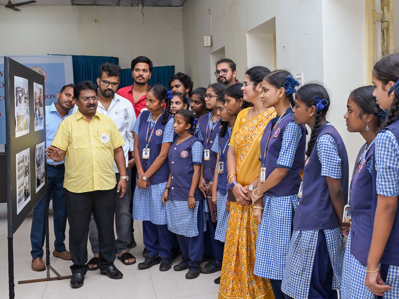 ఏయూ ఛాయాచిత్ర ప్రదర్శనకు విశేష స్పందన