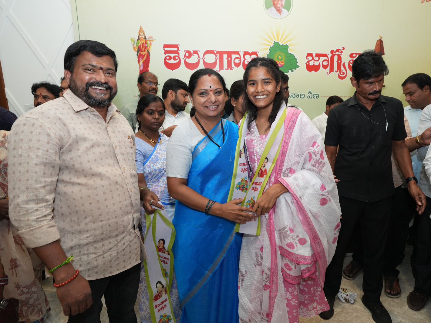 జాగృతి పార్టీలో చేరిన చాకలి ఐలమ్మ వారసులు