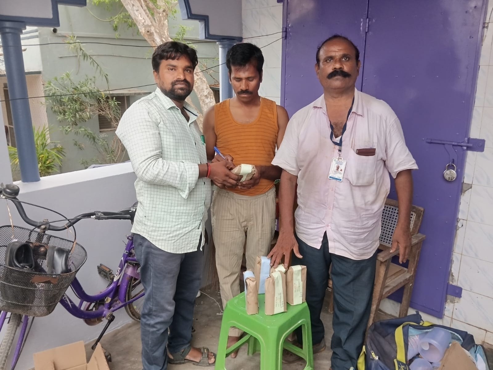 బాదం పాలు తయారీ యూనిట్లు పరిశీలన