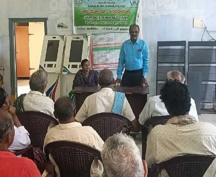 యూరియా వాడకం తగ్గించాలి: ఏవో