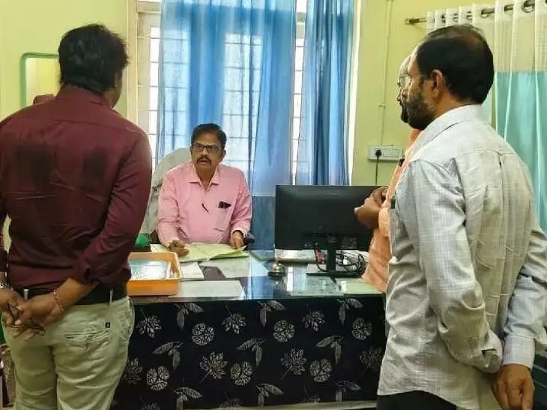 ప్రాథమిక ఆరోగ్య కేంద్రాన్ని తనిఖీ చేసిన డీఎంహెచ్వో