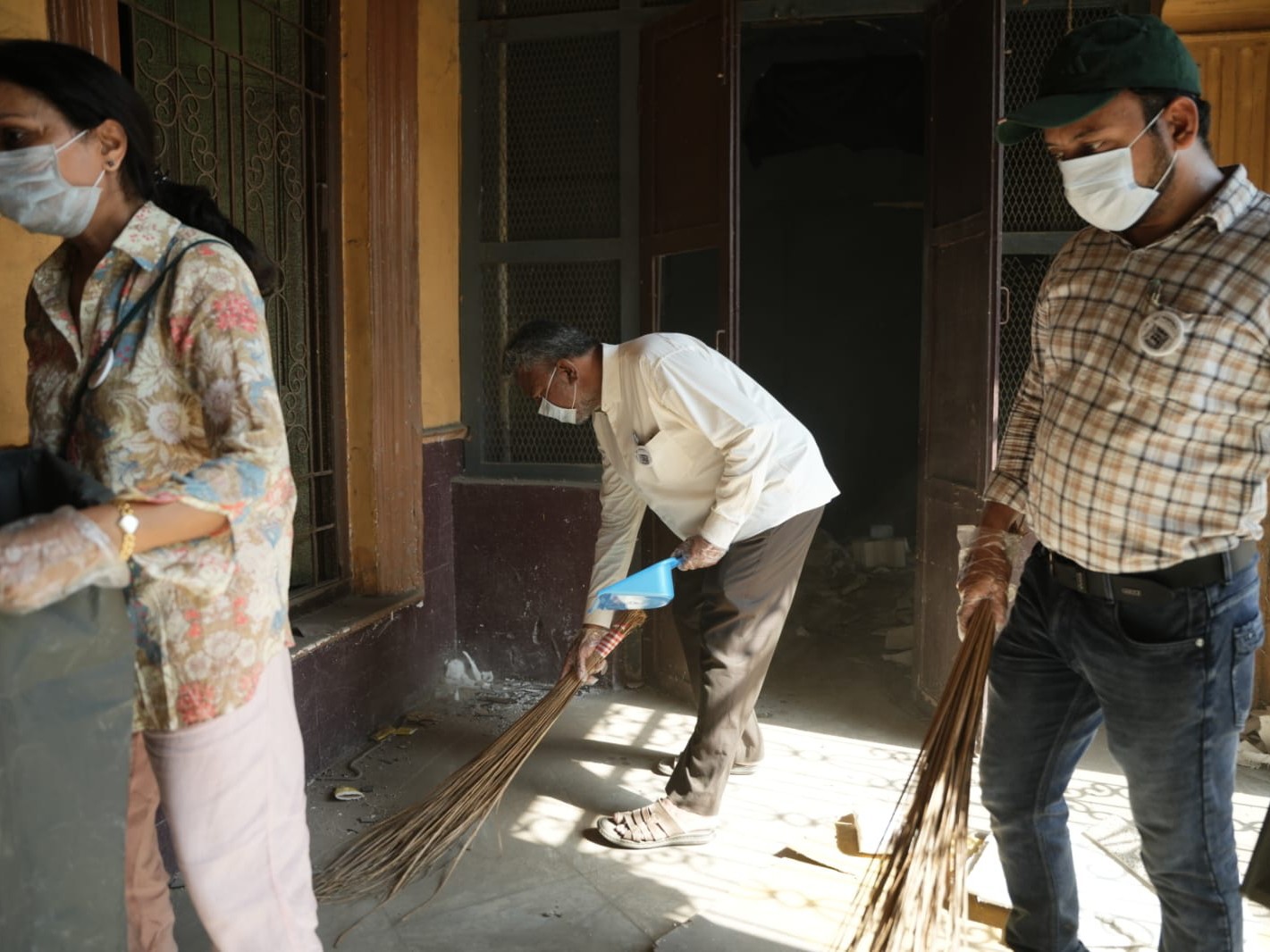 ఇర్రామ్ మంజిల్ ప్యాలెస్‌లో క్లీన్-అప్ డ్రైవ్