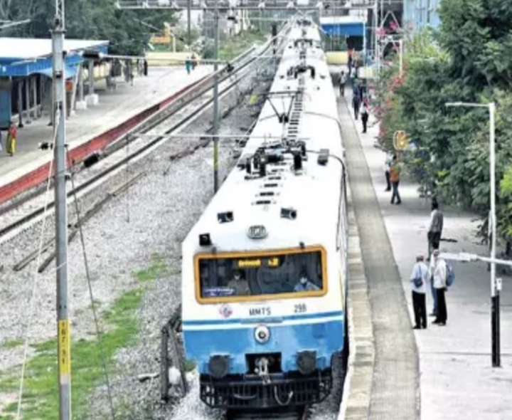 రైళ్లలో అందరికీ ఉచిత ప్రయాణం
