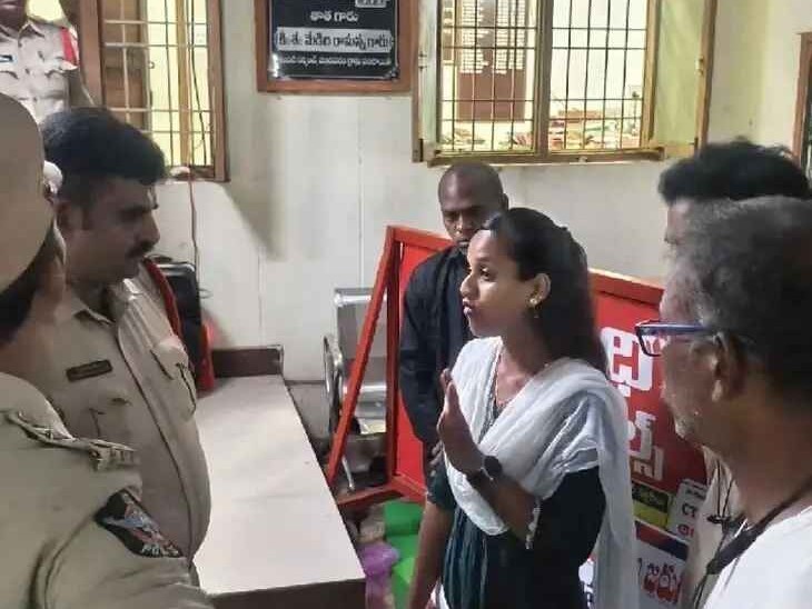 IDFC బ్యాంకు సిబ్బంది వేధింపులపై మహిళ ఫిర్యాదు