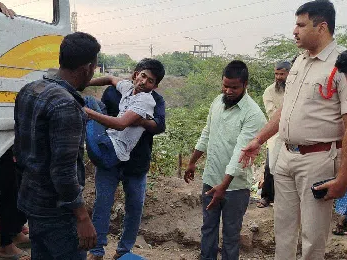 లారీ డ్రైవర్ పై దాడి.. కేసు నమోదు