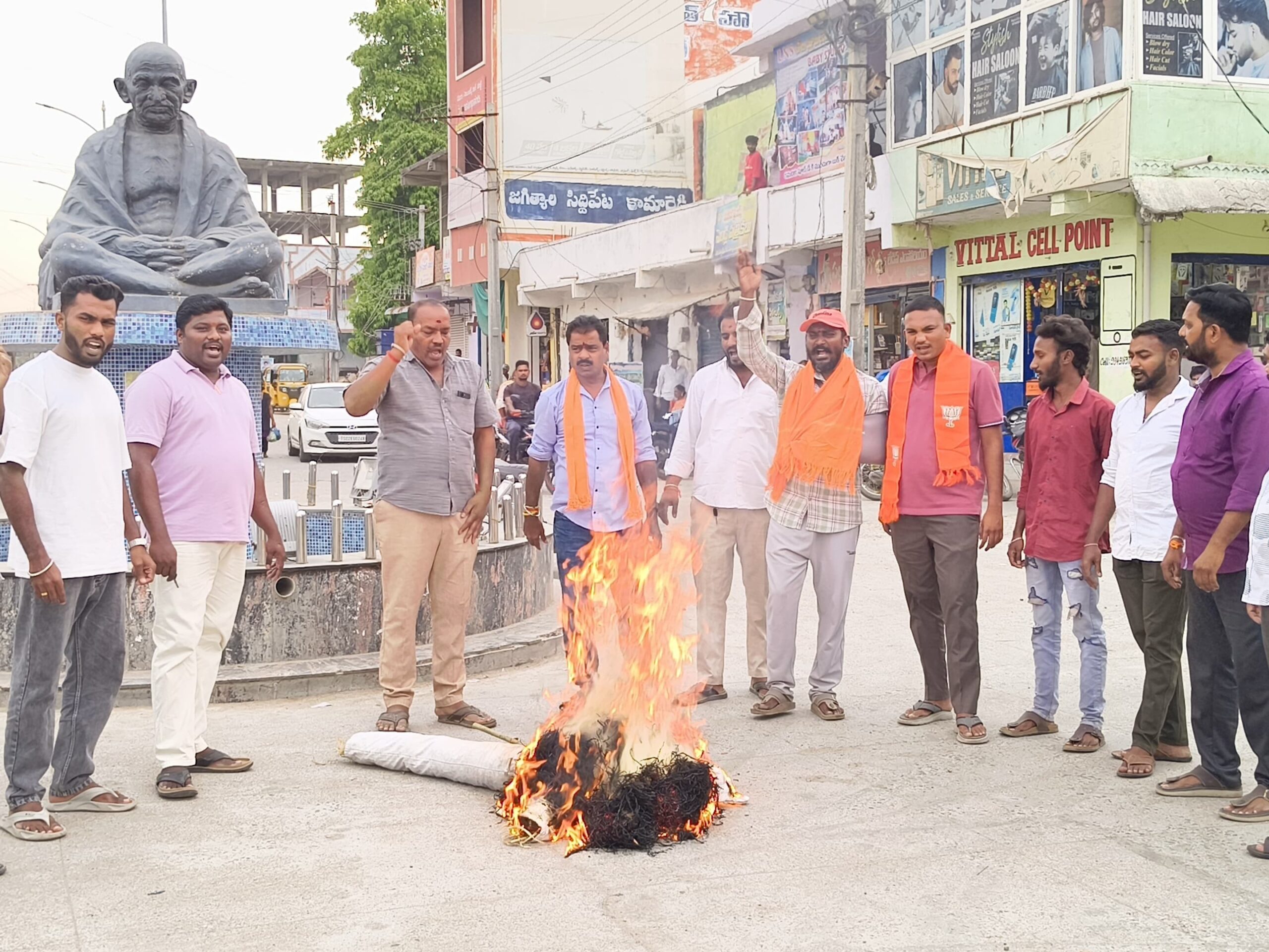 ఇండియా కూటమి దిష్టిబొమ్మ దగ్ధం