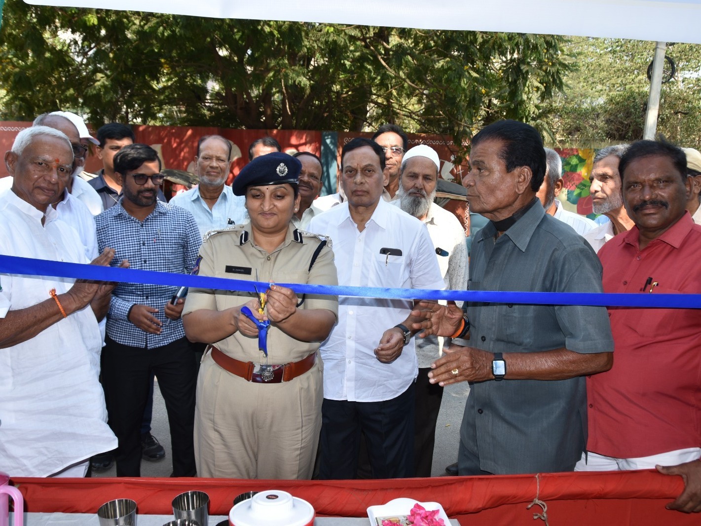 చలివేంద్రాన్ని ప్రారంభించిన ఎస్పీ