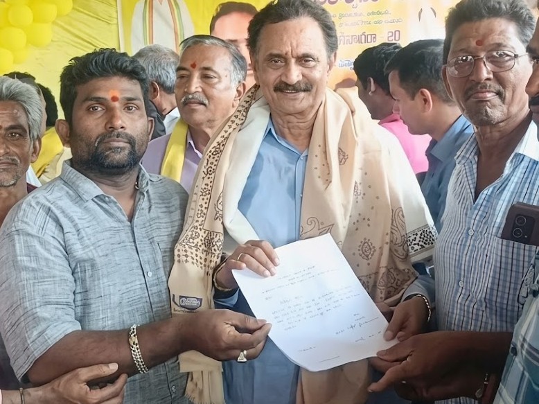 ఆలయ అభివృద్ధికి ఎమ్మెల్యే హామీ