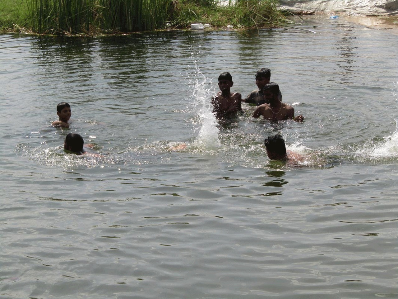 ఈతకు వెళుతున్నారా అయితే జాగ్రత్త