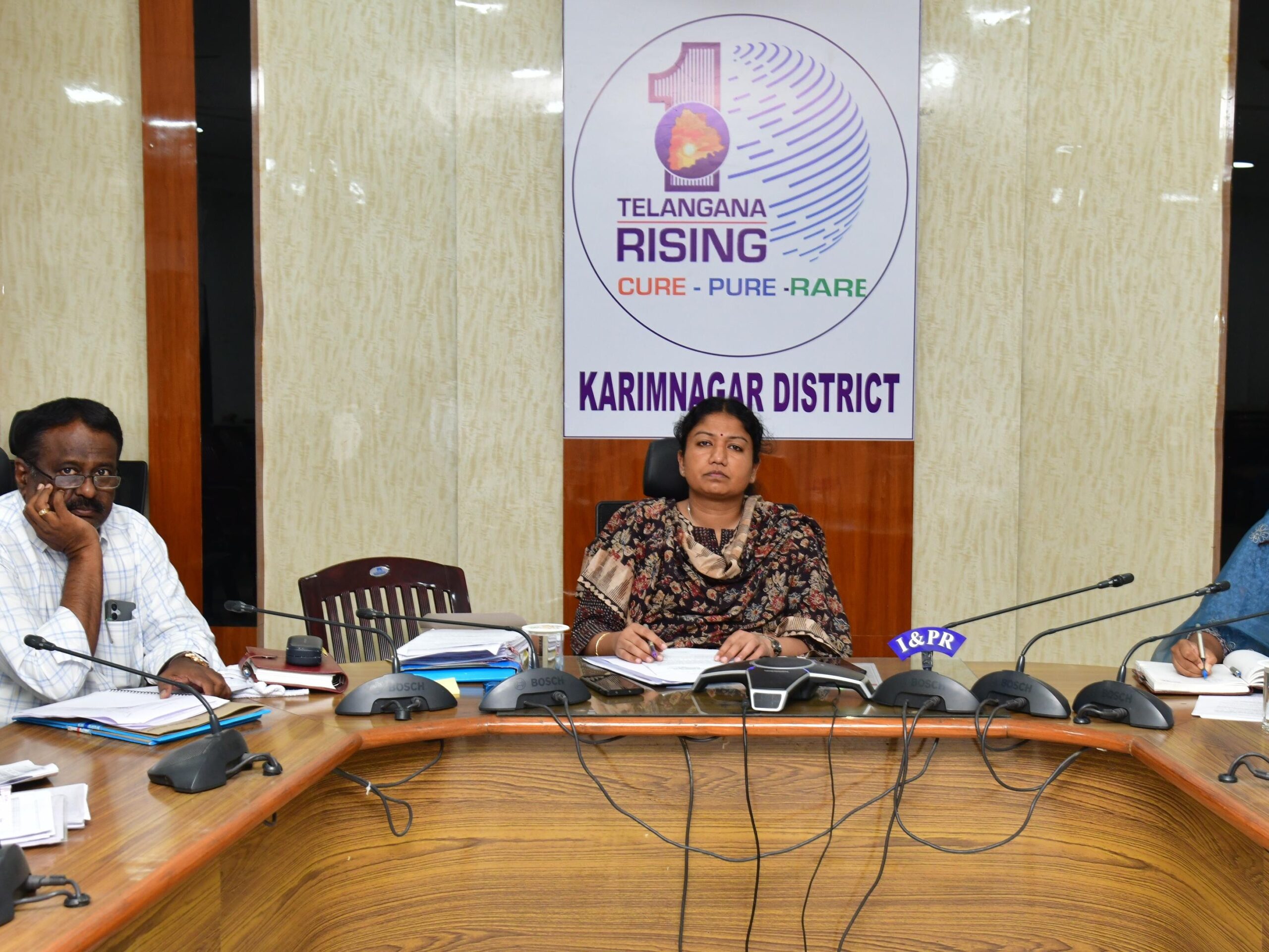 ‘జిల్లాను రాష్ట్రానికి ఆదర్శంగా నిలపాలి’