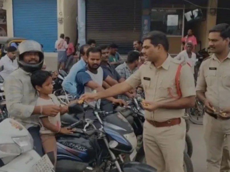‘హెల్మెట్ ధరించండి.. ప్రమాదాల నుండి బయటపడండి’