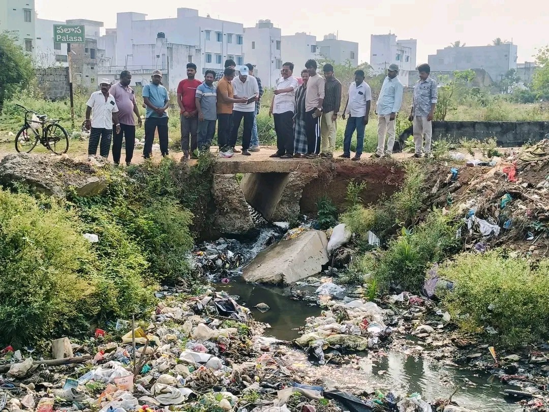 25 వార్డులో పర్యటించిన కమిషనర్