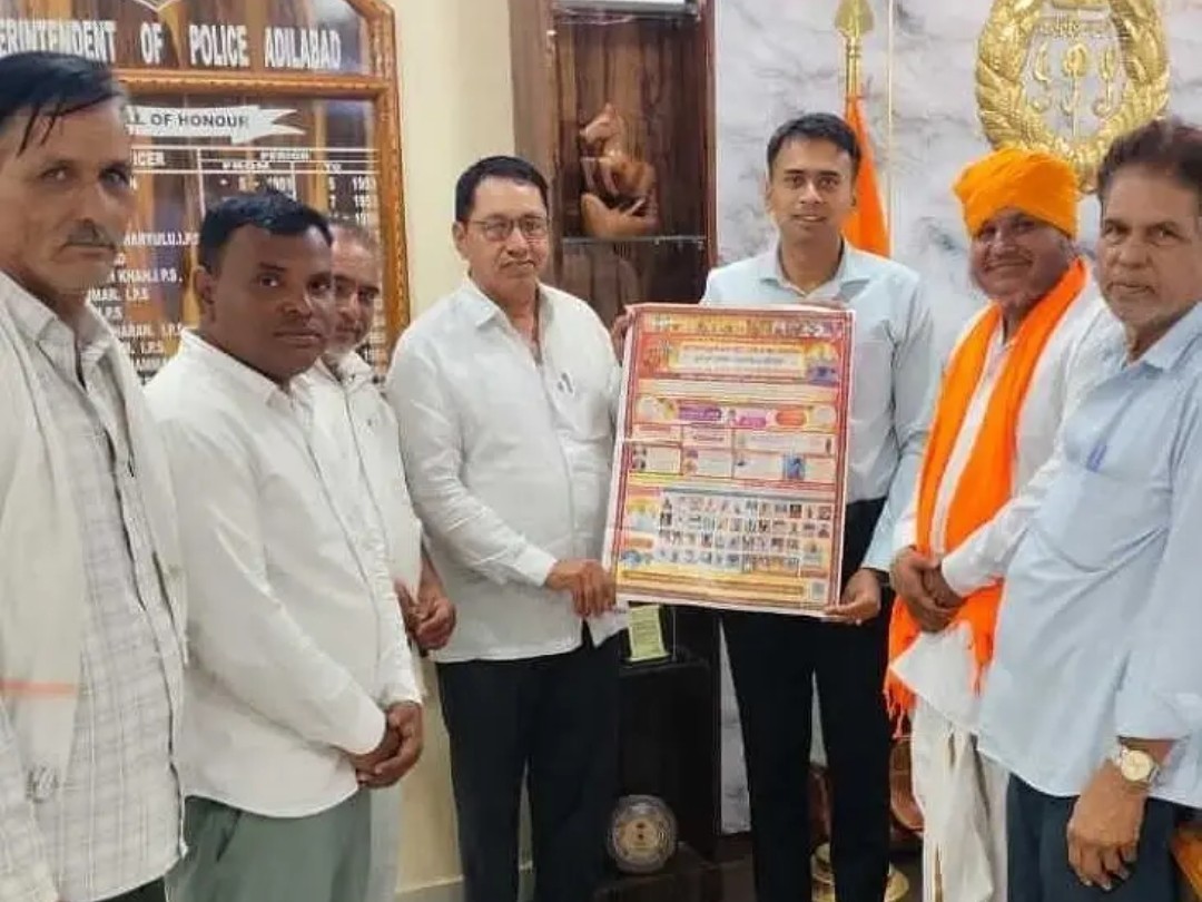 విగ్రహ ప్రతిష్ఠాపనకు ఎస్పీకి ఆహ్వానం