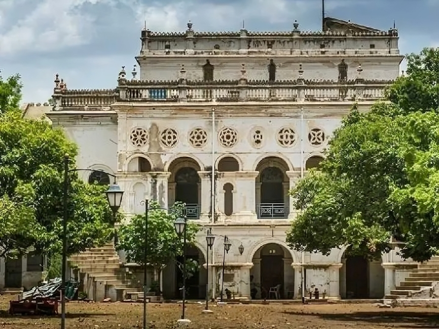 చారిత్రక కట్టడాలకు నిలయం.. కొల్లాపూర్..!