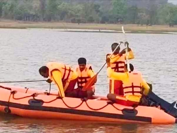 గల్లంతైన యువకుడి కోసం ఎన్డీఆర్‌ఎఫ్ గాలింపు