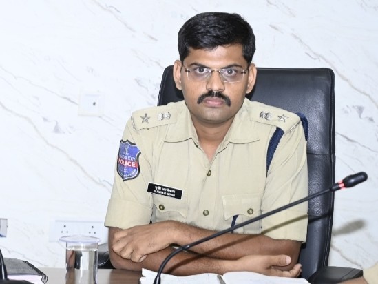 సైబర్ నేరాల పట్ల అప్రమత్తంగా ఉండాలి: ఎస్పీ