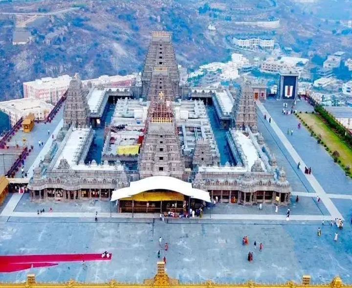 యాదాద్రిలో పెరిగిన భక్తుల రద్దీ