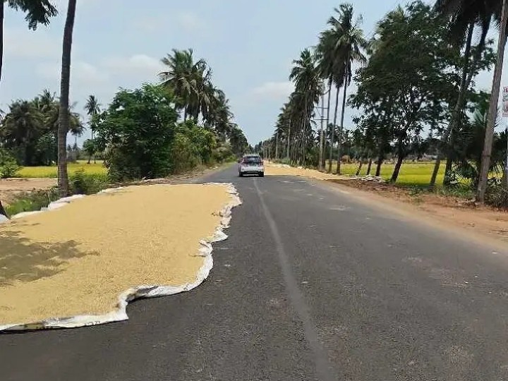 రహదారులే కల్లాలు.. ధాన్యం ఆరబోత