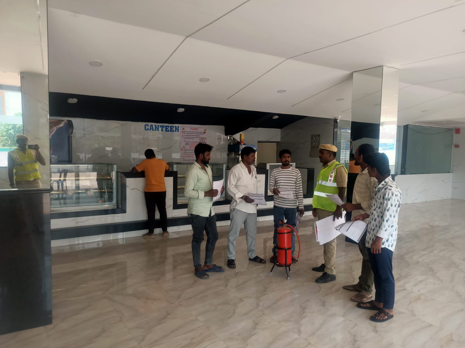 అగ్నిమాపక పరికరాల వినియోగంపై ప్రదర్శన