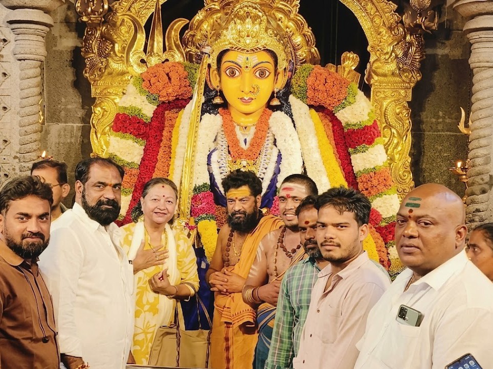 నూకంబిక అమ్మవారిని దర్శించిన శ్రీలక్ష్మి