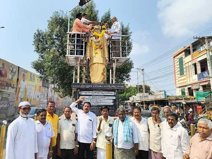 పెదకాకానిలో సర్దార్ గౌతు లచ్చన్న వర్ధంతి వేడుకలు