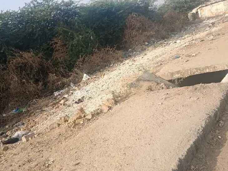 పేరుకుపోయిన వ్యర్థాలు.. జనం అవస్థలు