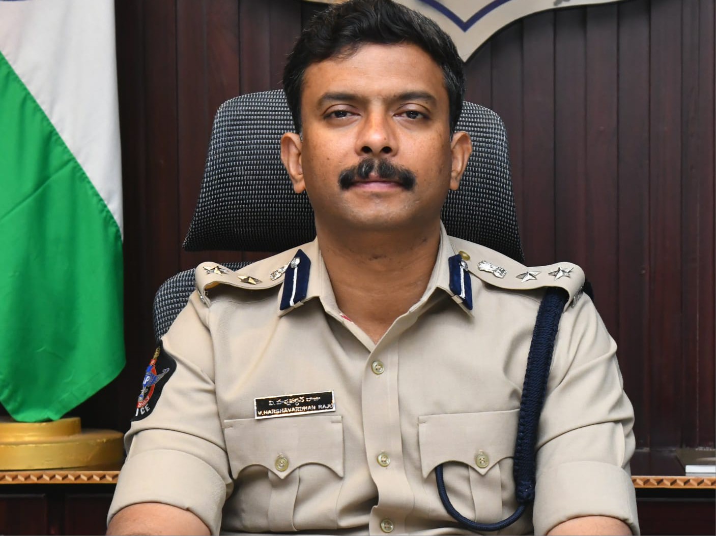 మైనర్లకు వాహనాలు ఇవ్వరాదు: ఎస్పీ