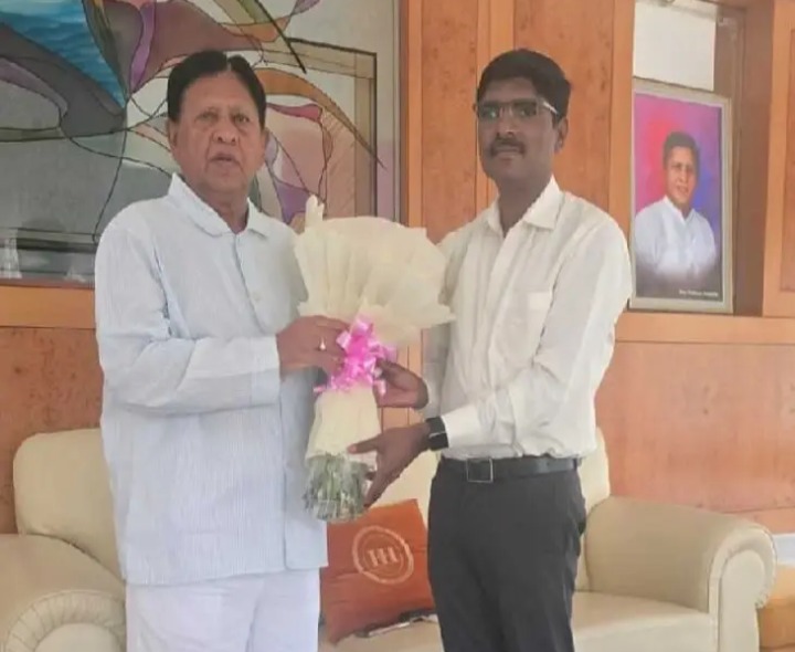 ప్రభుత్వ సలహాదారుడిని కలిసిన GGH సూపరింటెండెంట్