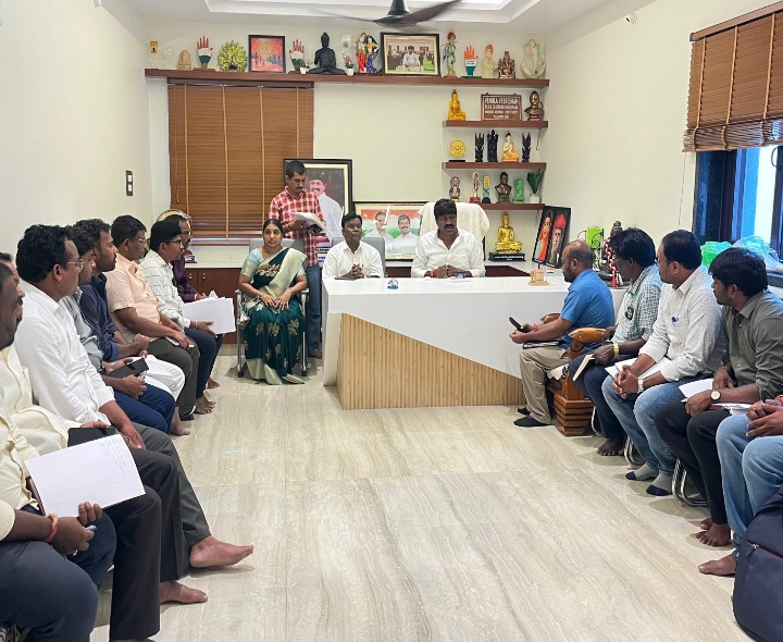 ఇరిగేషన్ ప్రాజెక్టులపై ఎమ్మెల్యే వేముల సమీక్ష