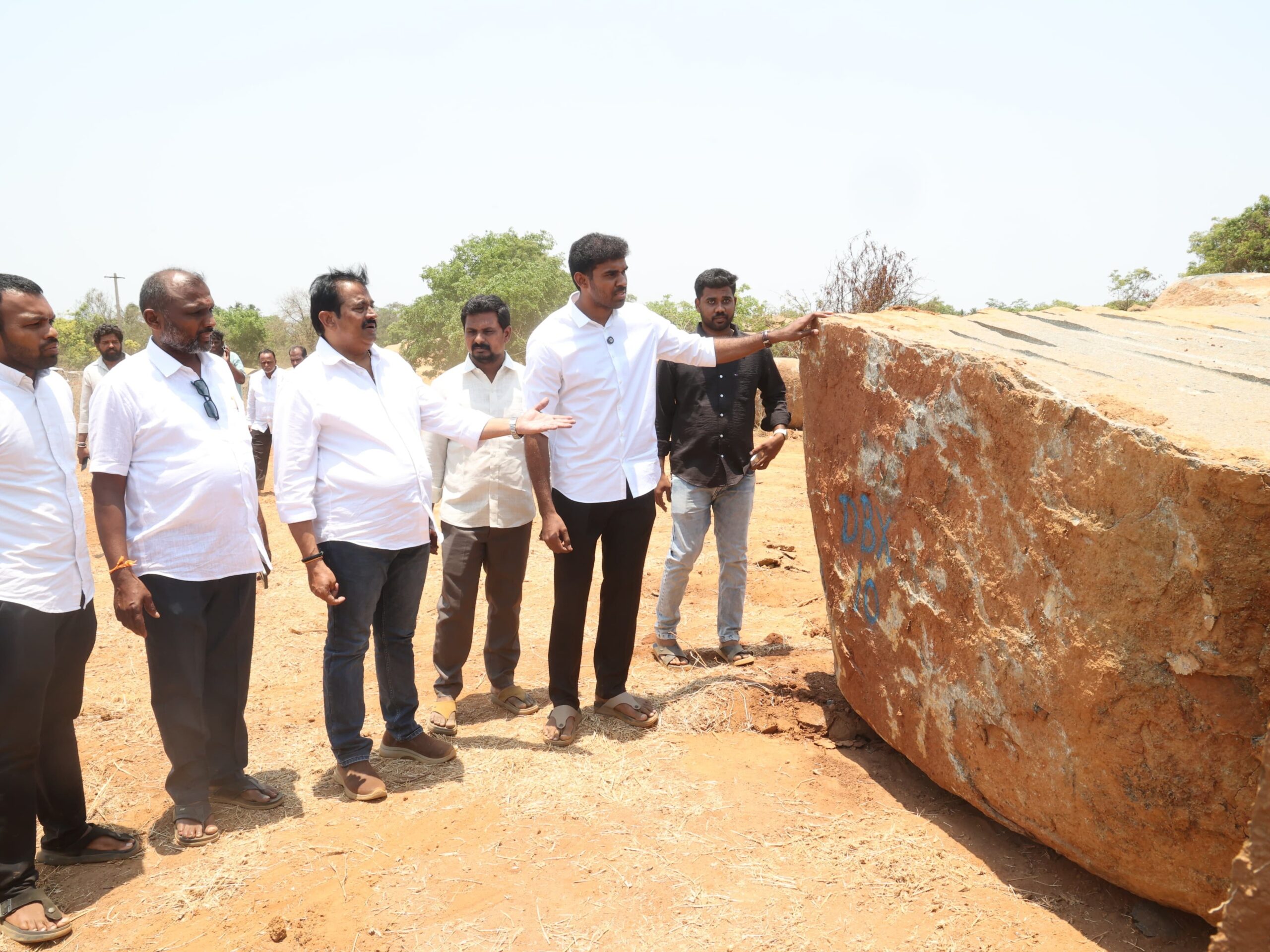 అక్రమ గ్రానైట్ మైనింగ్‌పై ఆరోపణలు