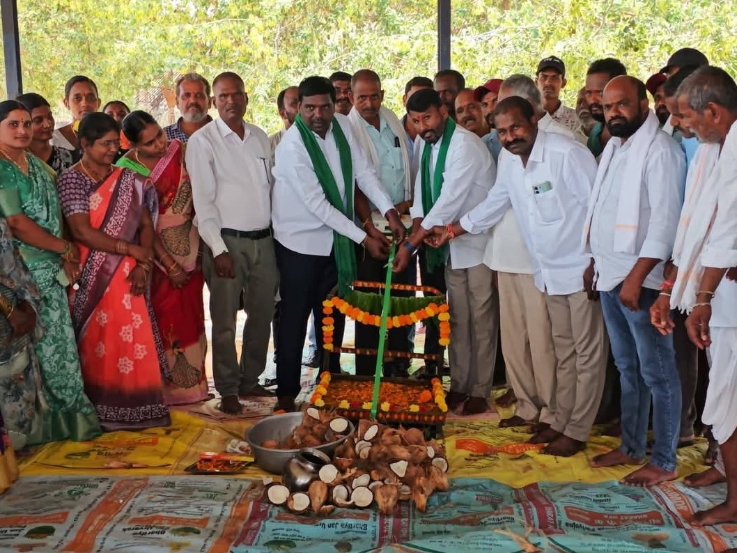 జనగామ మార్కెట్ యార్డులో కొనుగోలు కేంద్రం ఏర్పాటు