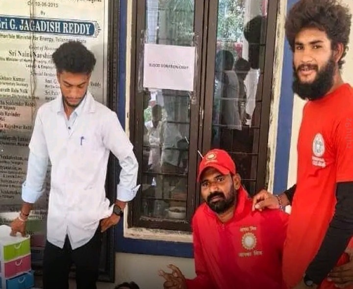 పట్టణంలో ఆపద మిత్రుల రక్తదానం