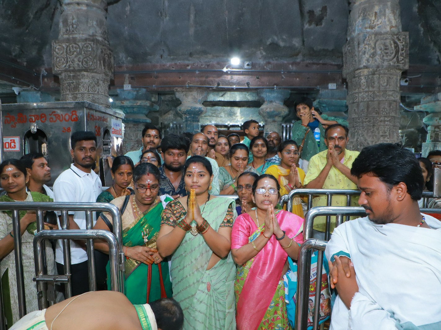 భీమేశ్వర ఆలయంలో పోటెత్తిన భక్తులు