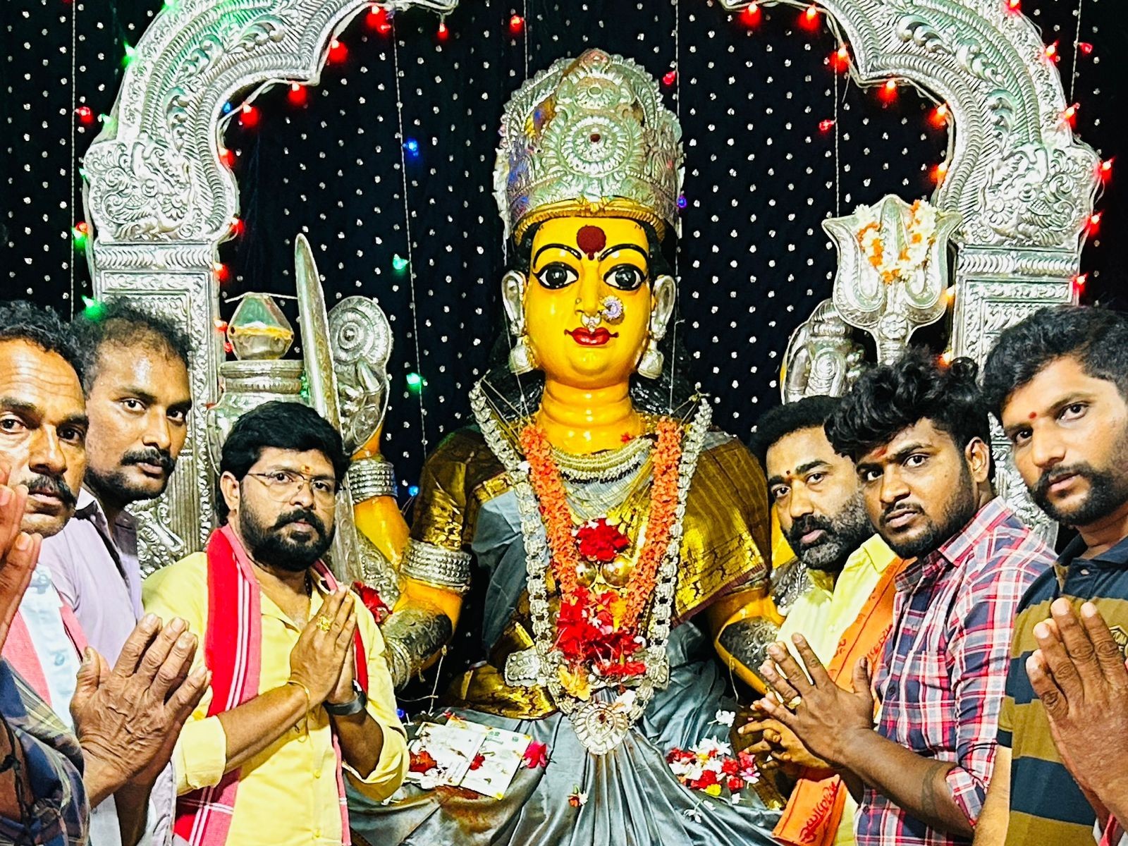 పవన్ కళ్యాణ్ త్వరగా కోలుకోవాలని పూజలు