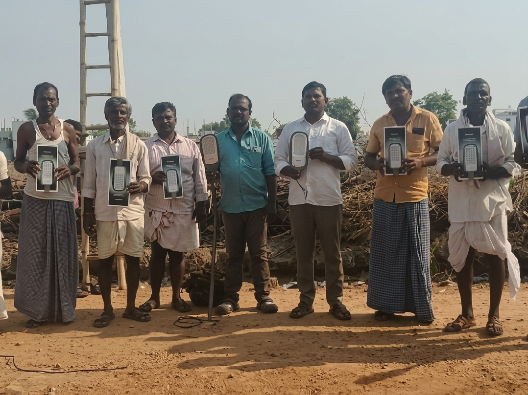 పెద్దజట్రంలో కొత్త వీధిదీపాలతో వెలుగులు