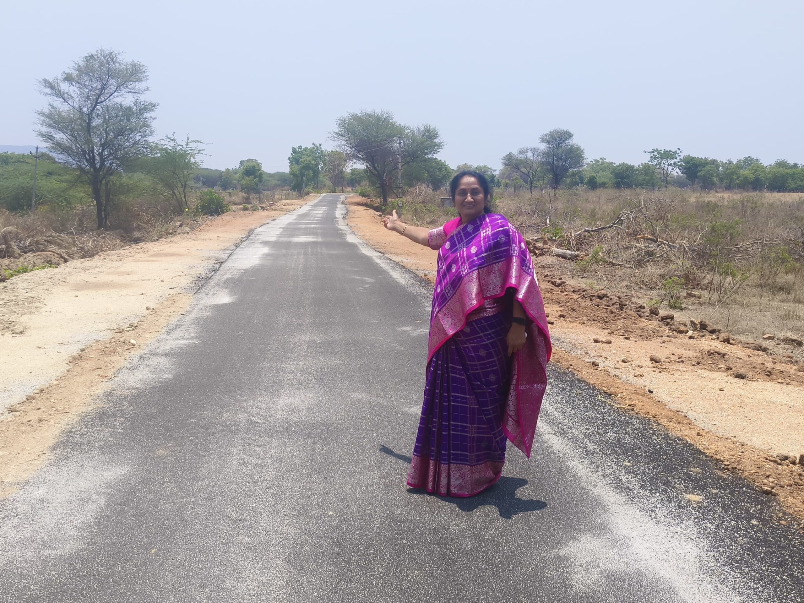 బీటీ రోడ్డును ప్రారంభించిన మంత్రి సవిత