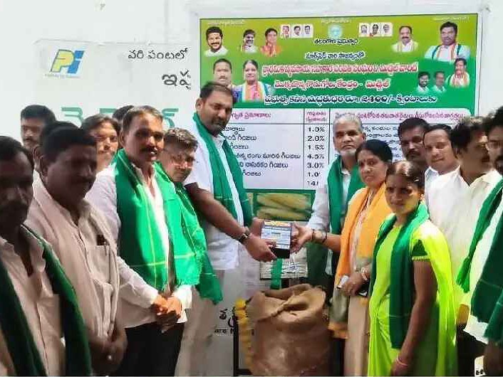 మిడ్జిల్లో మొక్కజొన్న కొనుగోలు కేంద్రం ప్రారంభం