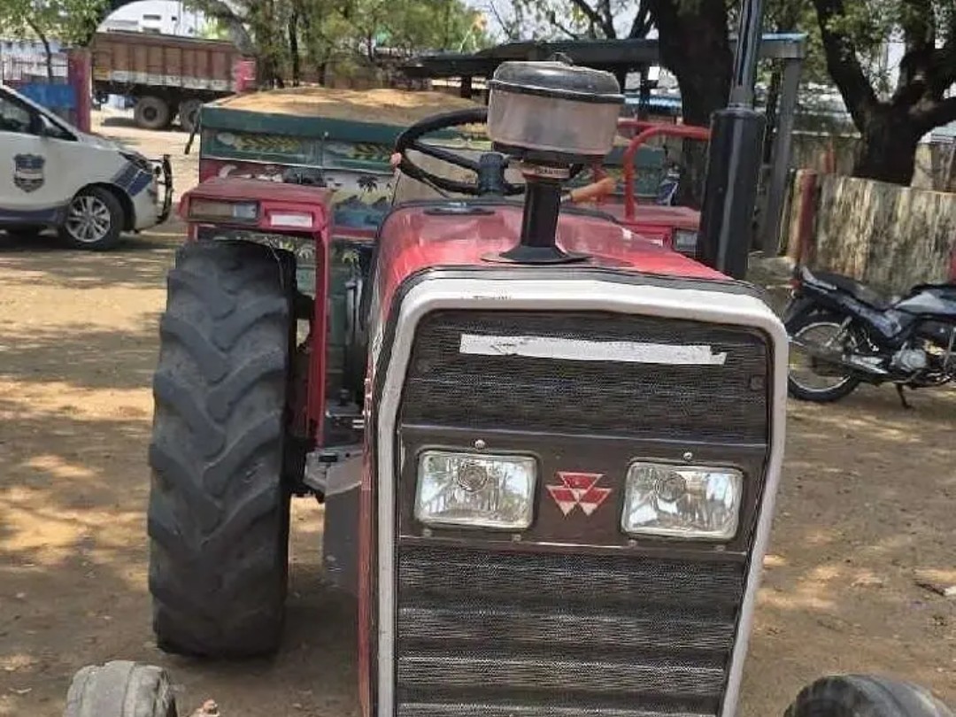 ఇసుక అక్రమ రవాణా చేస్తున్న ట్రాక్టర్ సీజ్