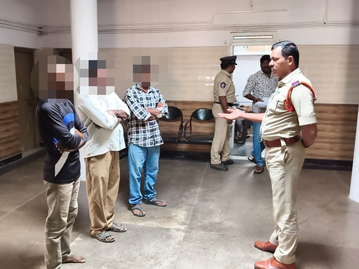 రౌడీ షీటర్లకు కౌన్సెలింగ్ నిర్వహించిన పోలీసులు