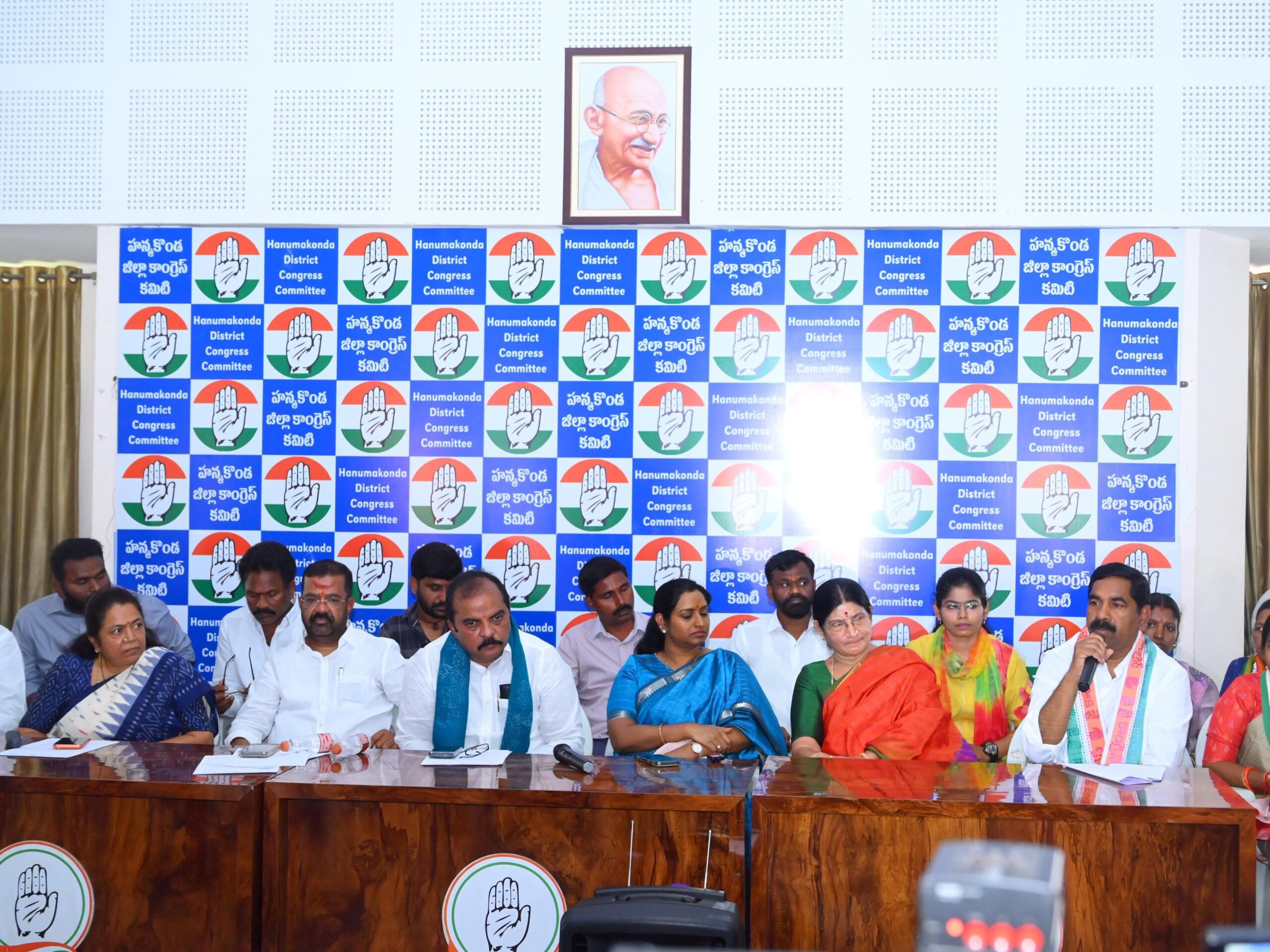 BJP MPలు వెంటనే క్షమాపణ చెప్పాలి: MLA