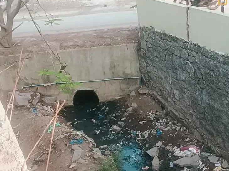 మురికి కాలువలతో నరకయాతన..!