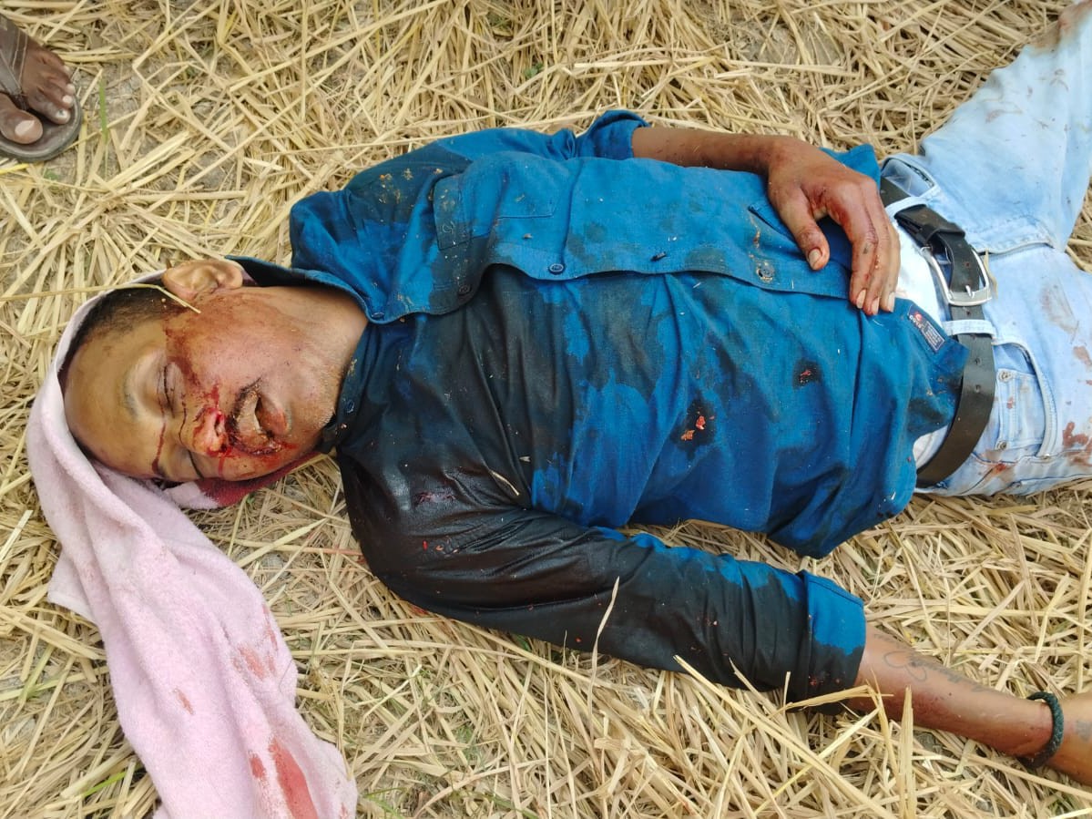 కారు అదుపుతప్పి ఒకరు మృతి.. ఇద్దరికి గాయాలు