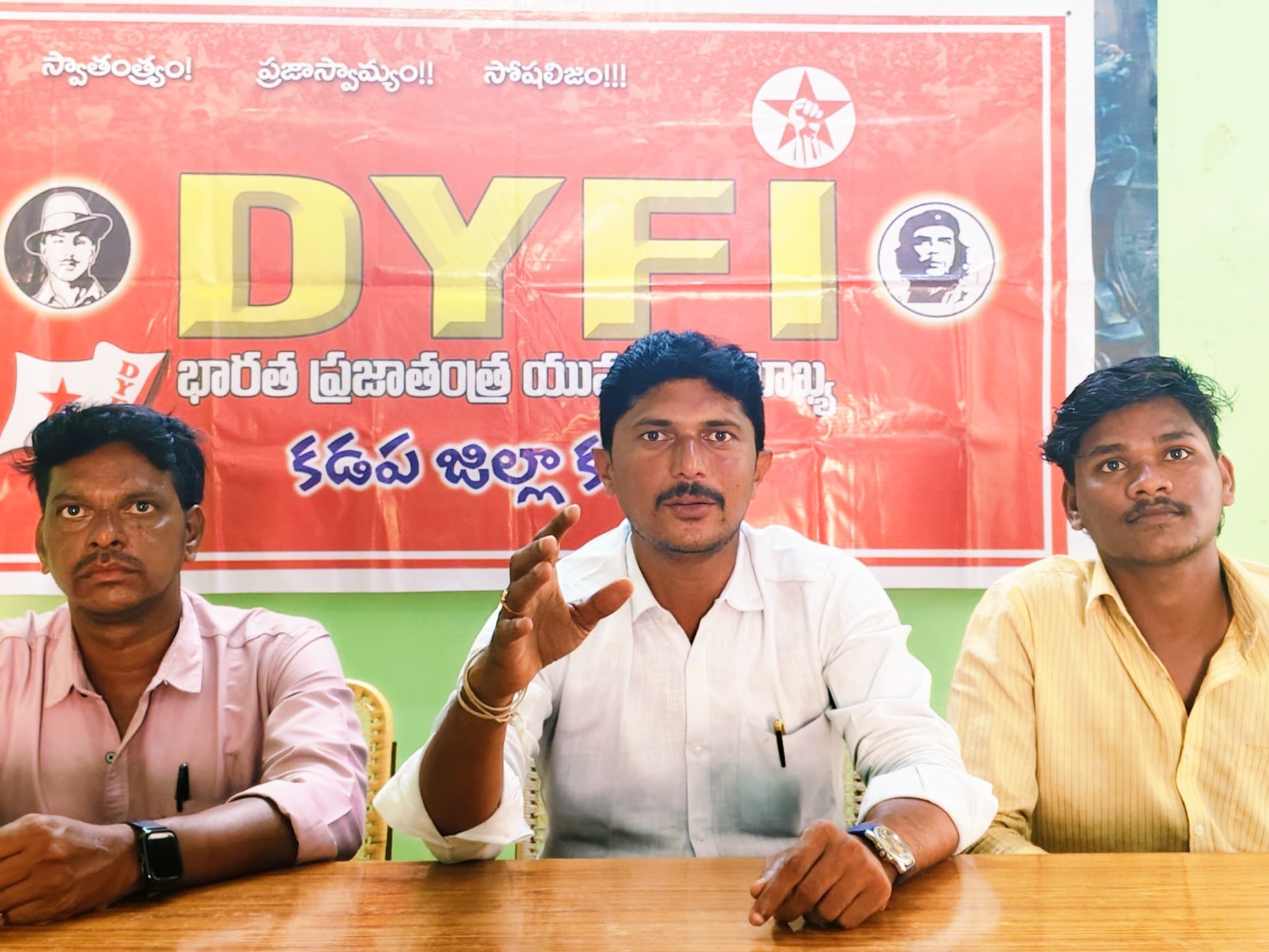 ‘స్థానిక యువతకు పరిశ్రమల్లో ఉద్యోగాలు ఇవ్వాలి’