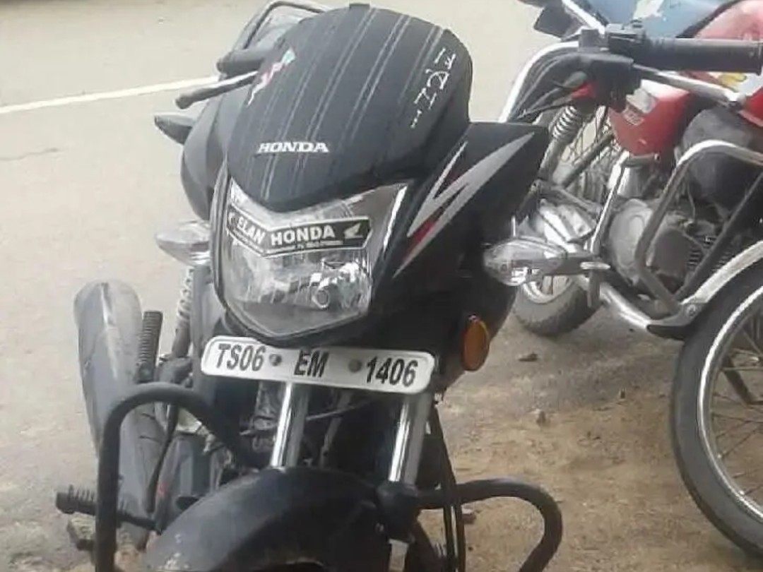 పార్కింగ్ చేసిన బైక్ చోరీ