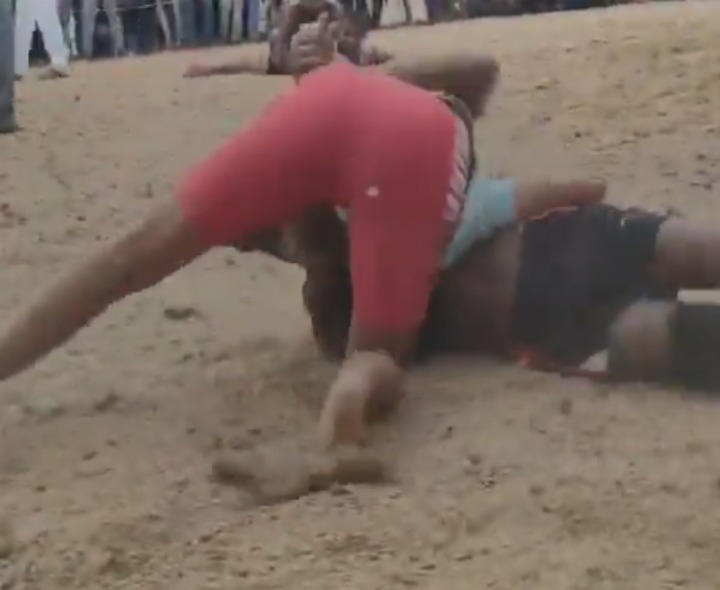 జాకోరాలో కుస్తీ పోటీలు