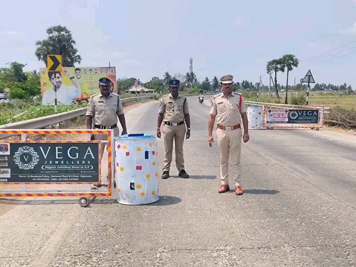 ప్రమాదాలను నివారించేందుకు బారికేడ్లు ఏర్పాటు