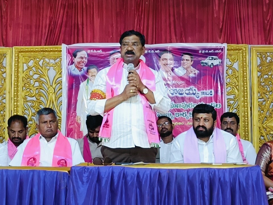 కాంగ్రెస్ వైఫల్యాలను ప్రజల్లోకి తీసుకెళ్లండి: రాజయ్య